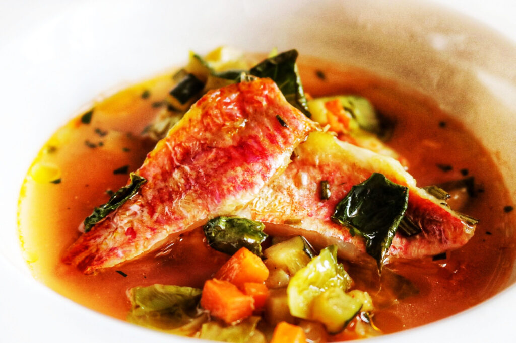 Zuppa di triglie con verdure a dadolata